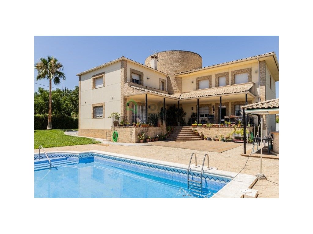 Exterior view of House or chalet for sale in Badajoz Capital  with Air Conditioner, Heating and Private garden