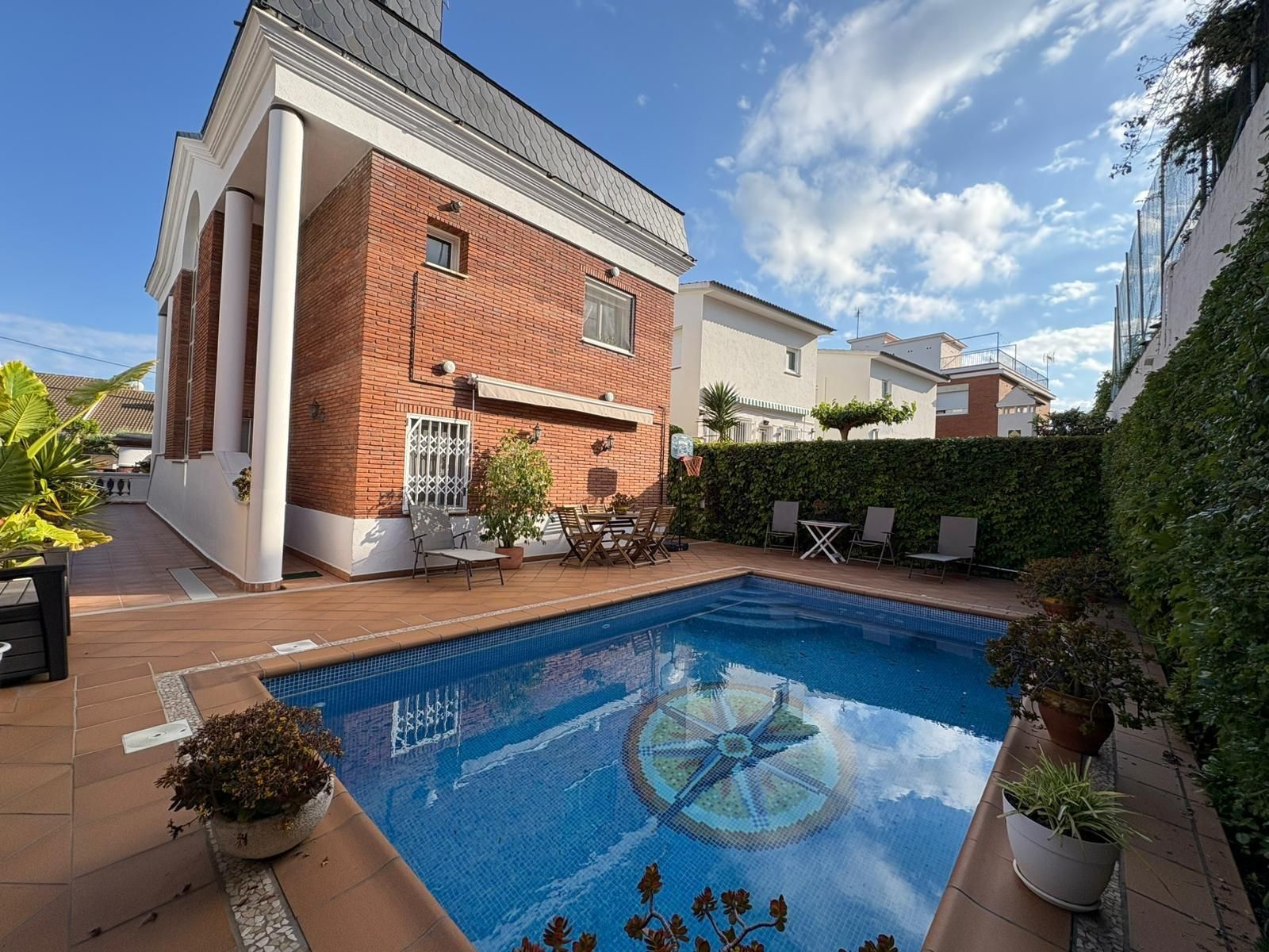 Swimming pool of House or chalet for sale in El Masnou  with Air Conditioner, Heating and Private garden