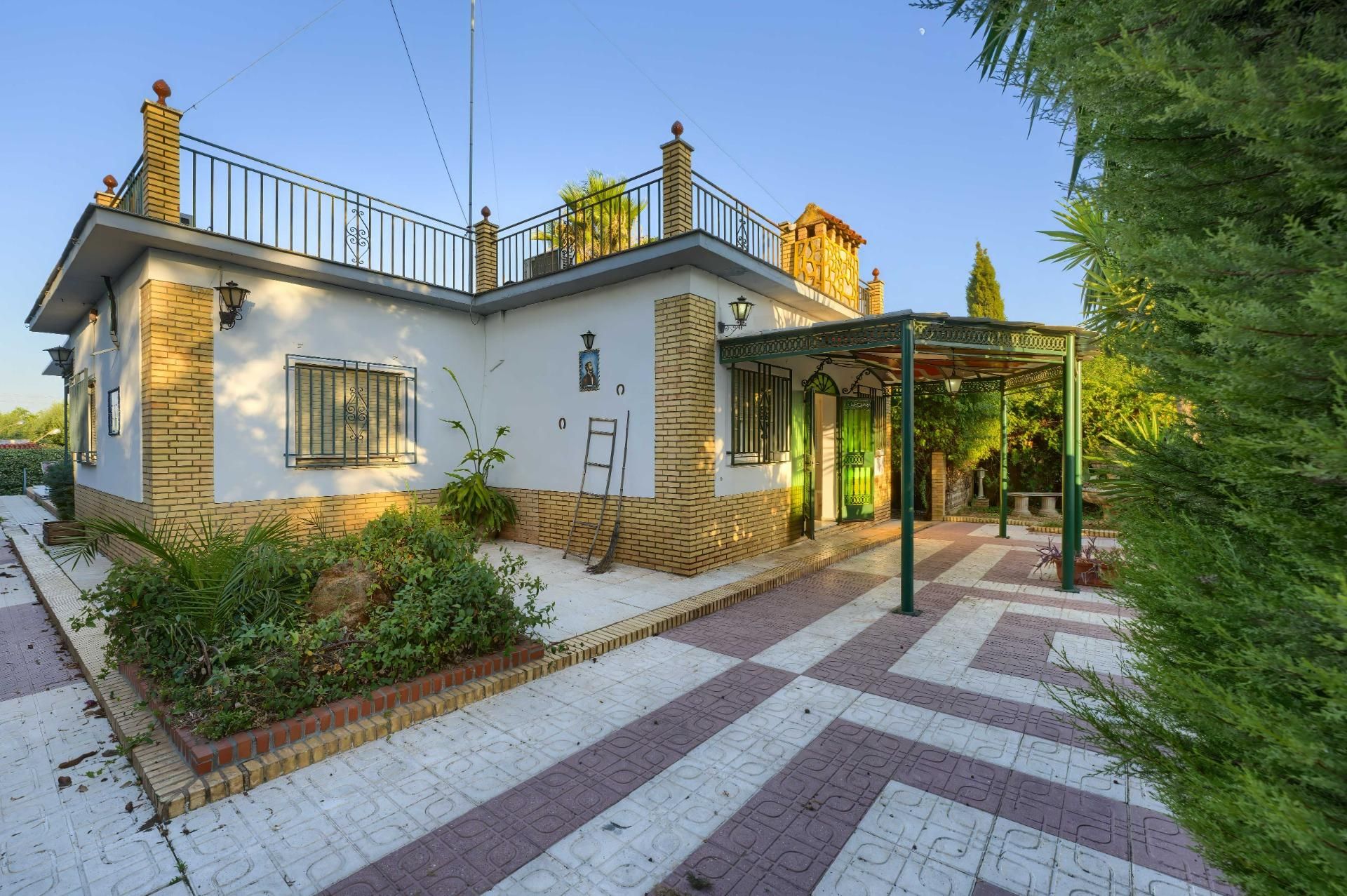 Exterior view of House or chalet for sale in Palomares del Río  with Heating, Terrace and Storage room