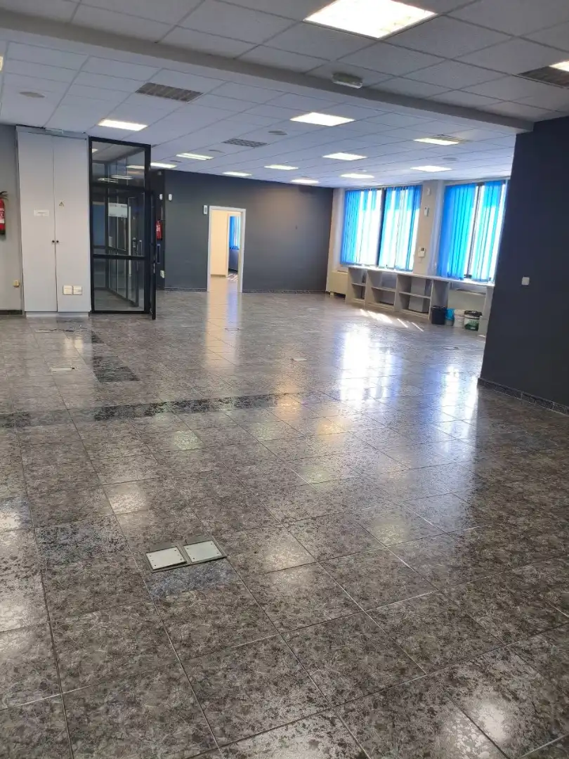 Nau industrial de lloguer en Peligros amb Calefacció i Alarma