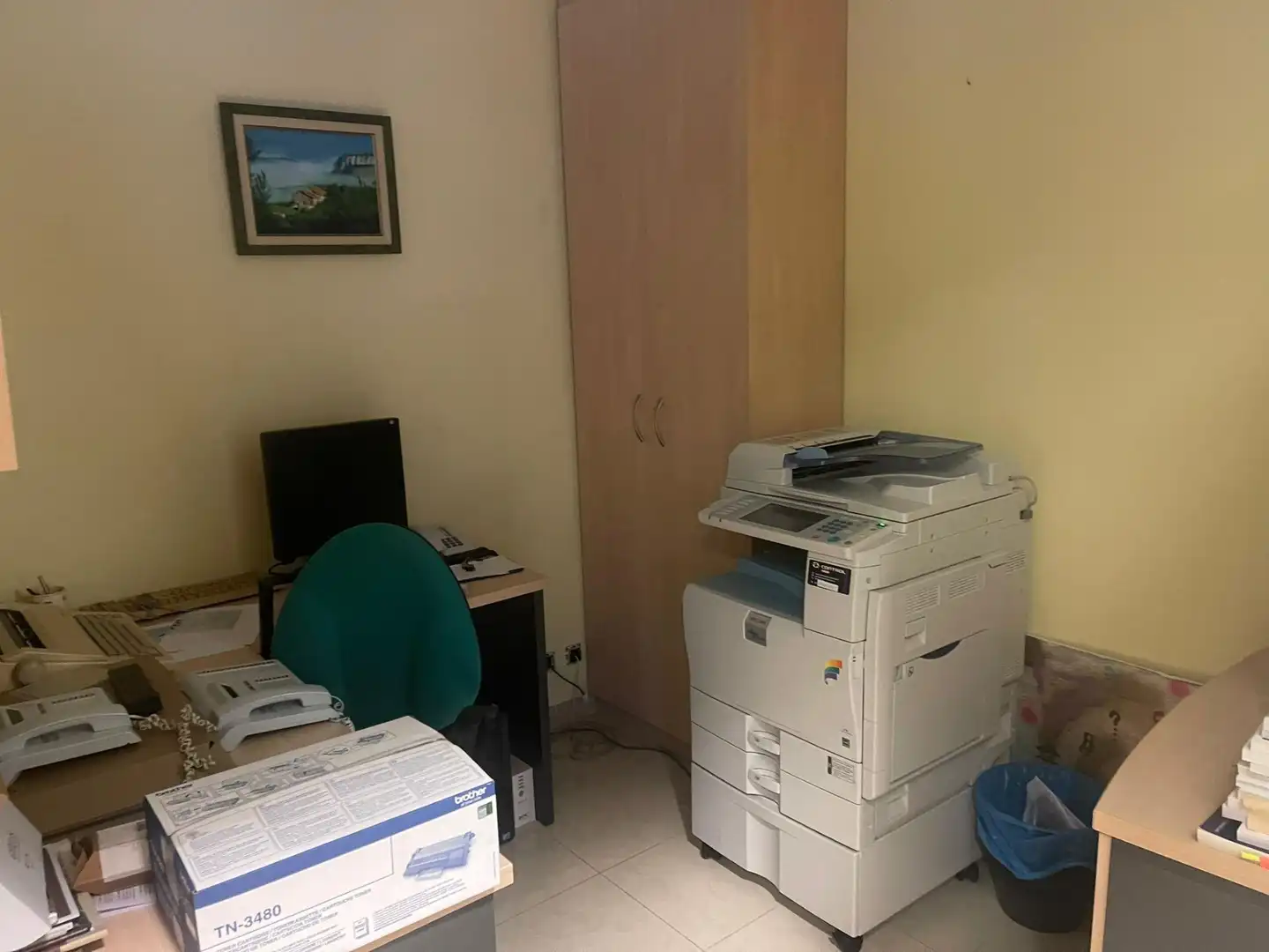 Büro zur Miete in Igualada mit Klimaanlage, Abstellraum und Möbliert