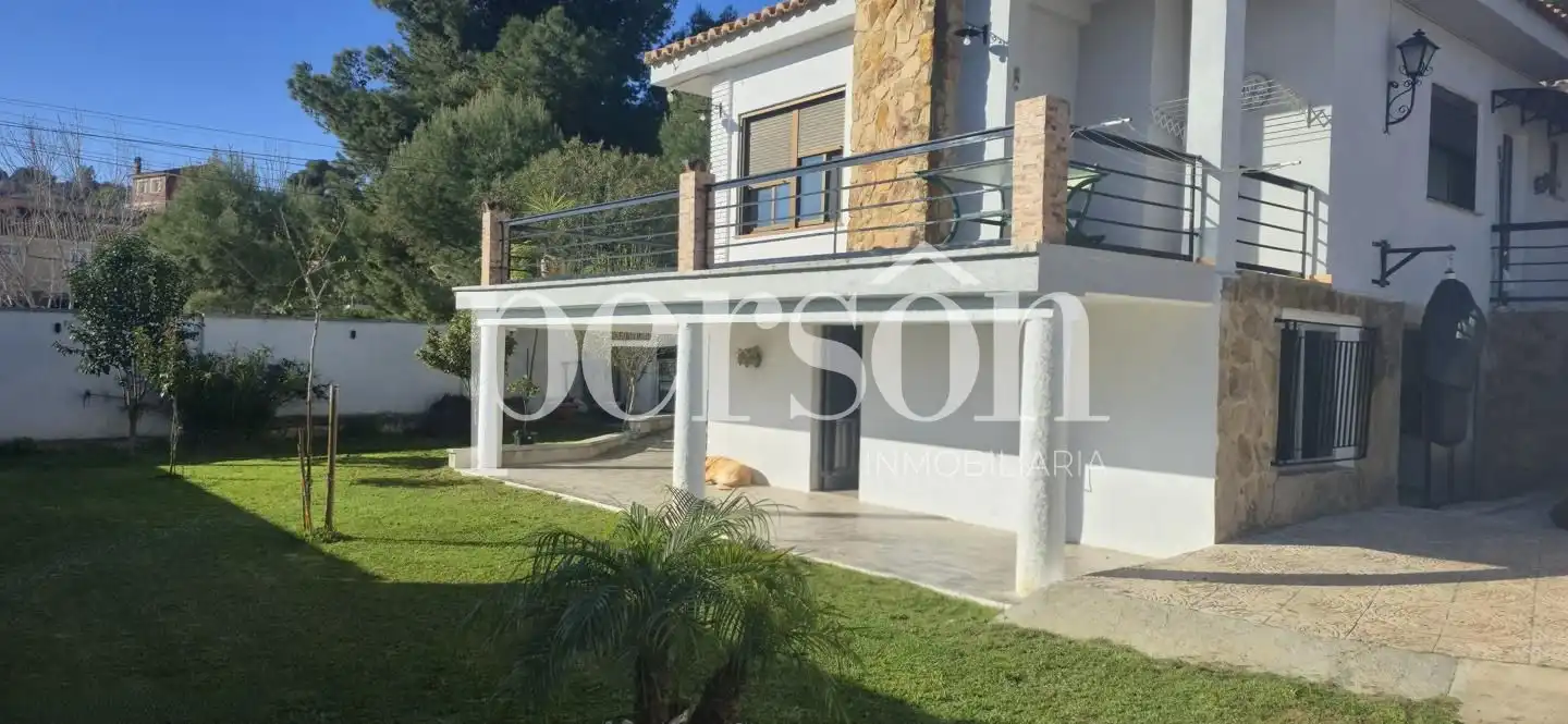 Vista exterior de Casa o chalet en venta en Chiva con Aire acondicionado, Jardín privado y Terraza