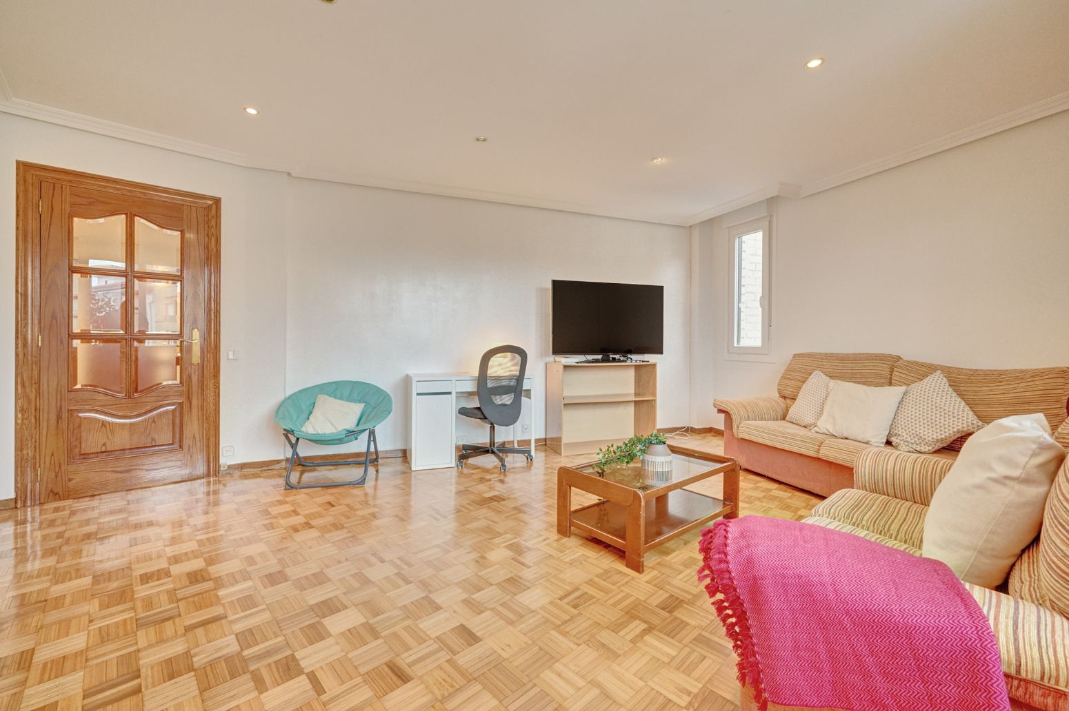 Living room of Flat for sale in  Pamplona / Iruña  with Heating, Parquet flooring and Furnished