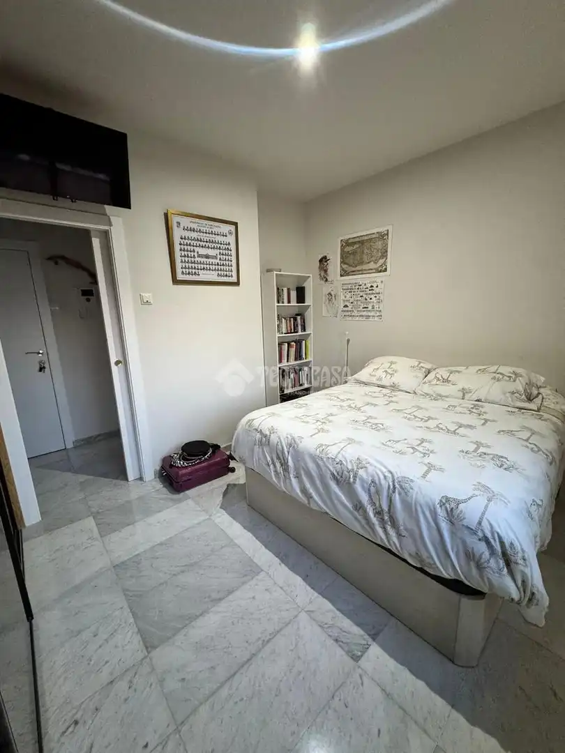 Habitación de Ático en venta en L'Hospitalet de Llobregat con Calefacción y Terraza