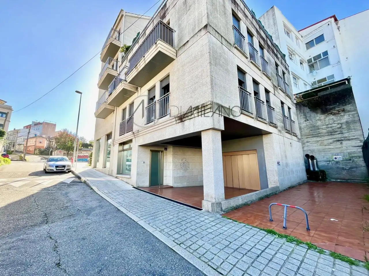 Vista exterior de Piso en venta en Vigo  con Calefacción, Parquet y Balcón