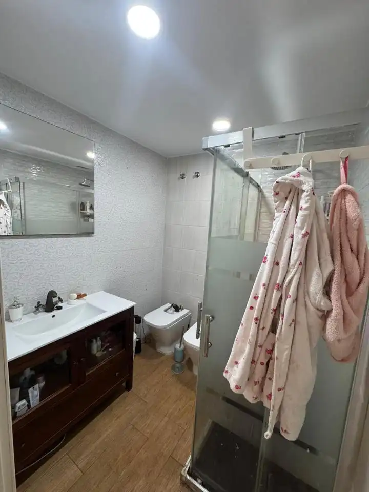 Bathroom of Flat for rent in Melilla