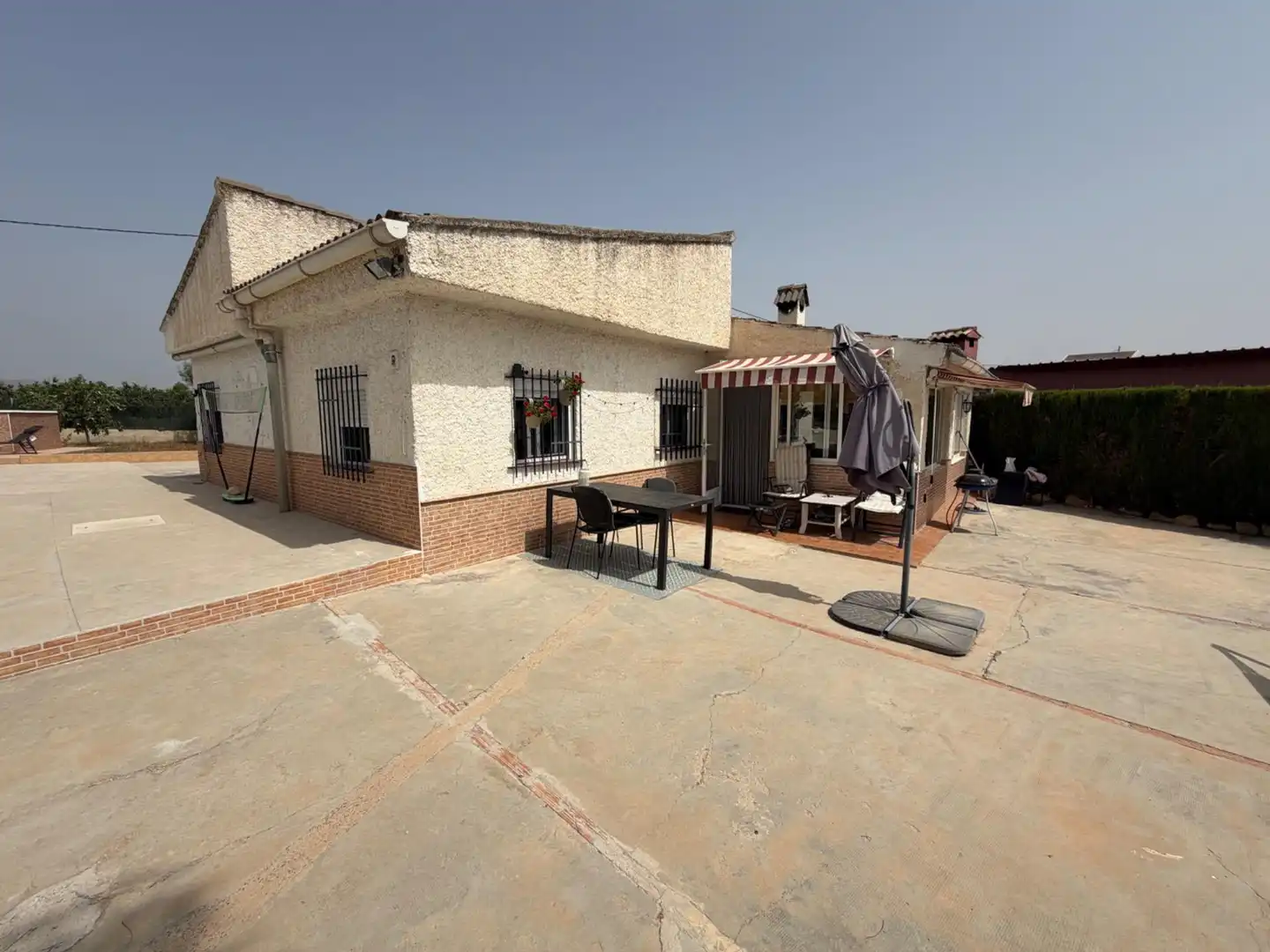 Vista exterior de Casa o xalet en venda en Pedralba amb Aire condicionat, Jardí privat i Terrassa