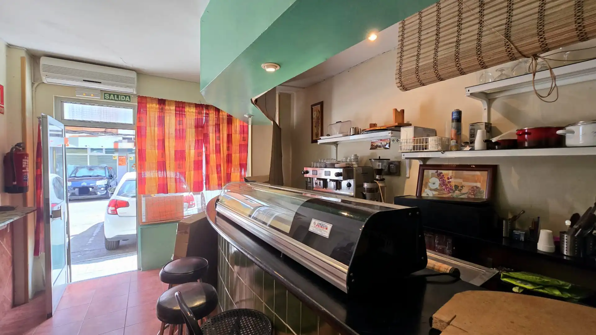 Local en venta en Alcalá de Henares con Aire acondicionado y Amueblado