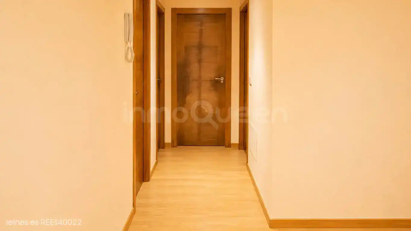 Wohnung zum Verkauf in Barreiros mit Heizung, Terrasse und Möbliert