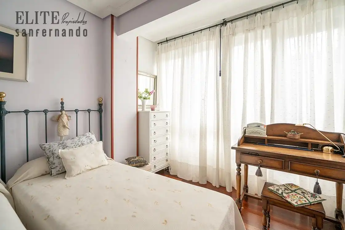 Schlafzimmer von Wohnung zum Verkauf in Santander mit Parkett