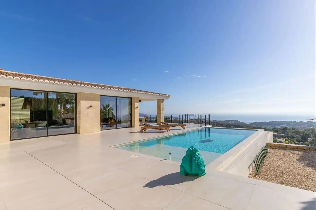 Villa con piscina in vendita a La Fustera