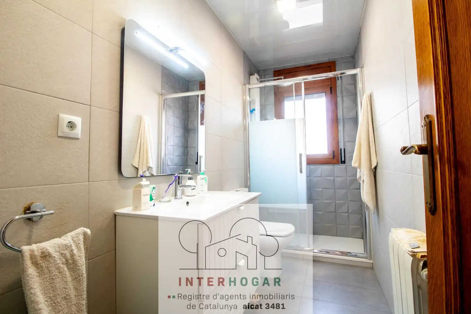 Bathroom of Houses for sale in Cerdanyola del Vallès