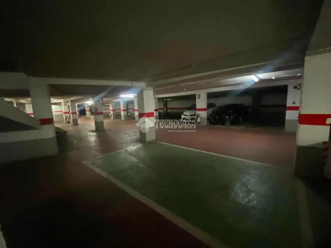 Parking de Piso en venta en Zaragoza con Calefacción, Terraza y Balcón