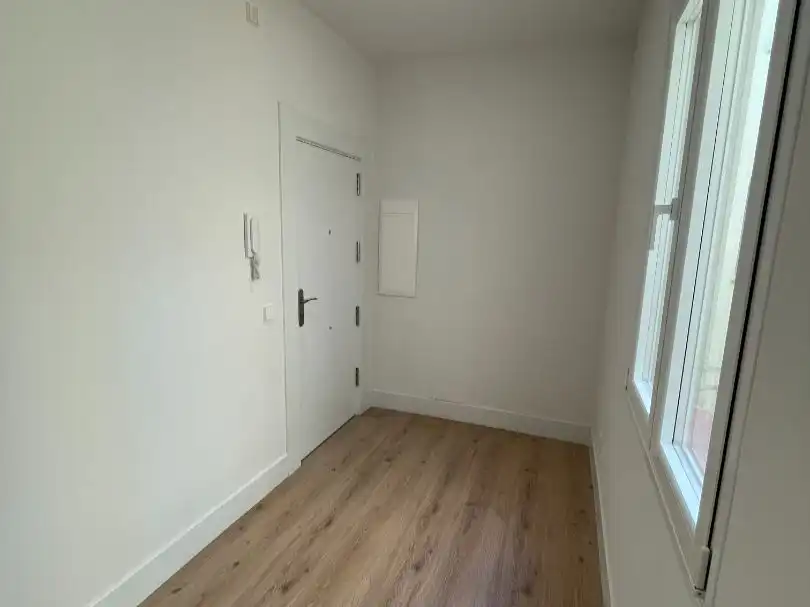 Wohnung zur Miete in  Madrid Capital mit Klimaanlage, Terrasse und Balkon