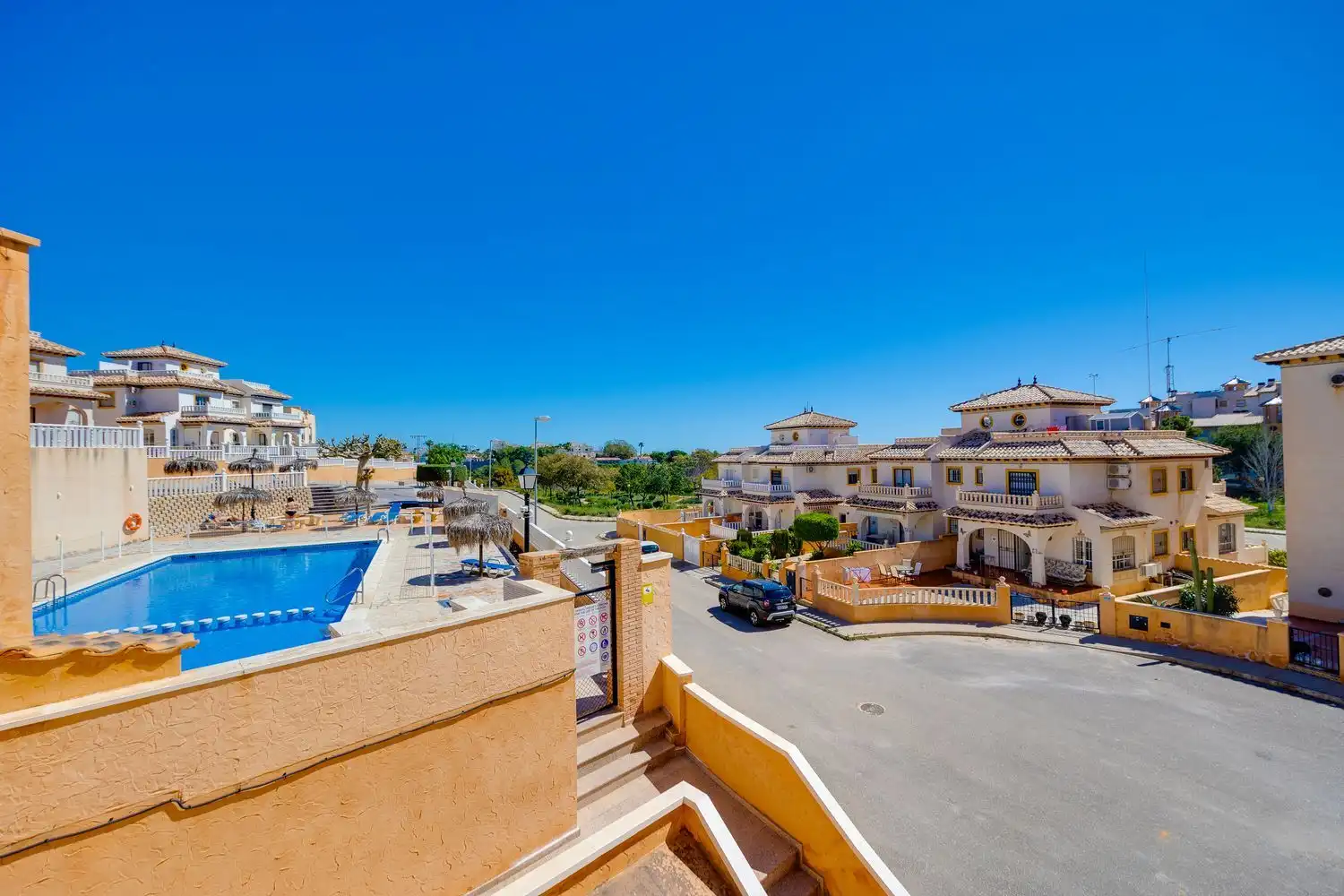 Vista exterior de Pis en venda en Orihuela amb Aire condicionat, Terrassa i Moblat
