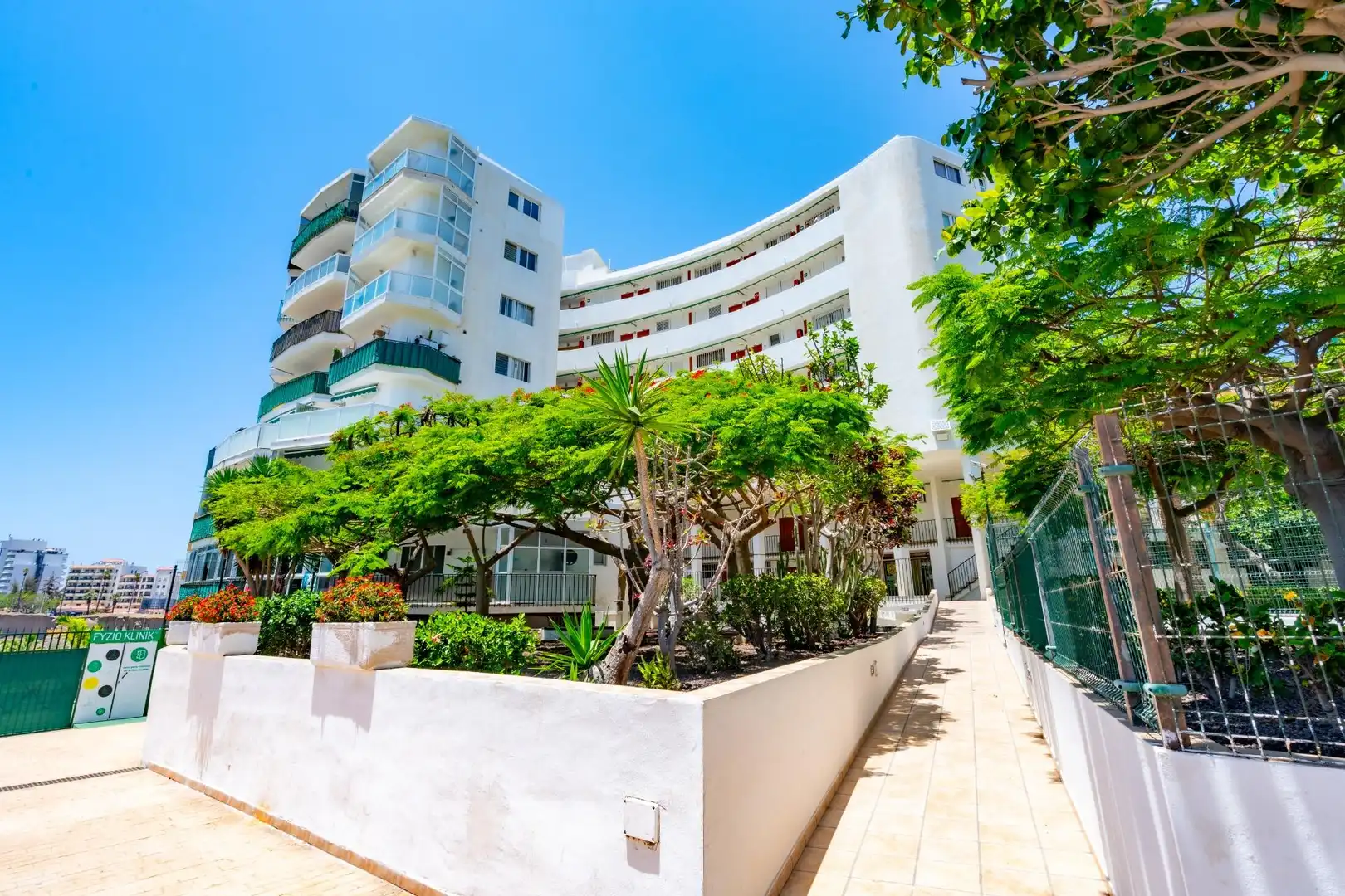 Vista exterior de Pis en venda en Adeje amb Piscina comunitària