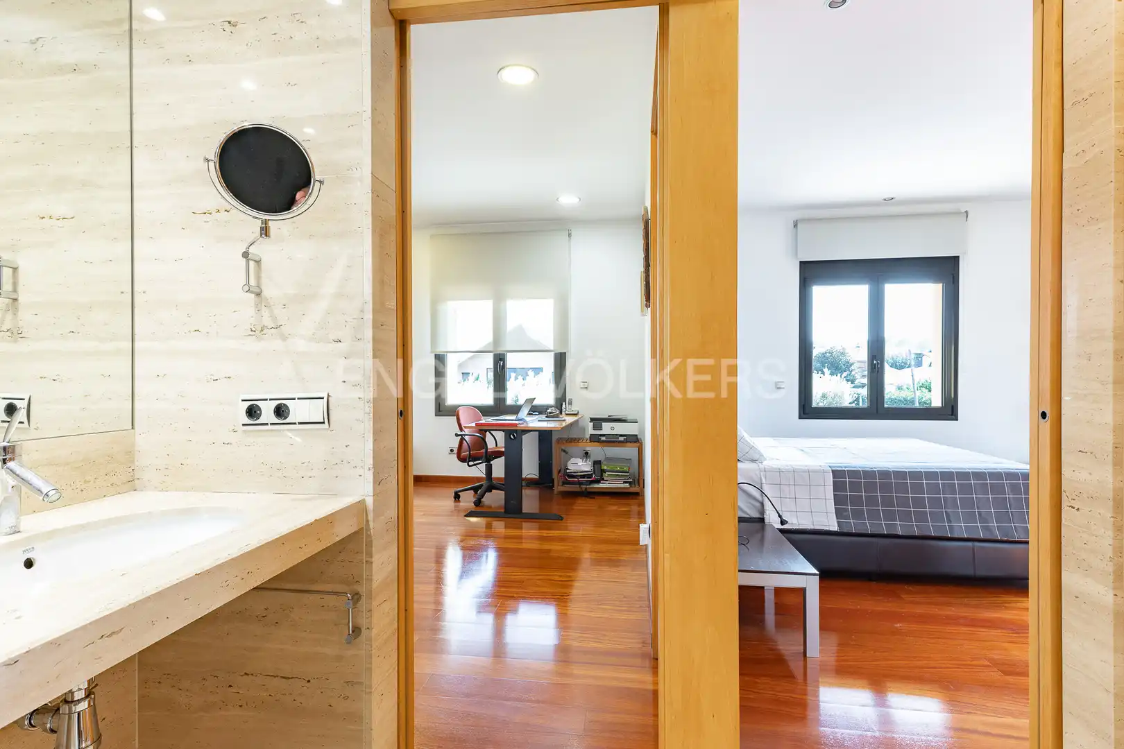 Habitación de Casa o chalet en venta en Canovelles con Aire acondicionado, Calefacción y Jardín privado