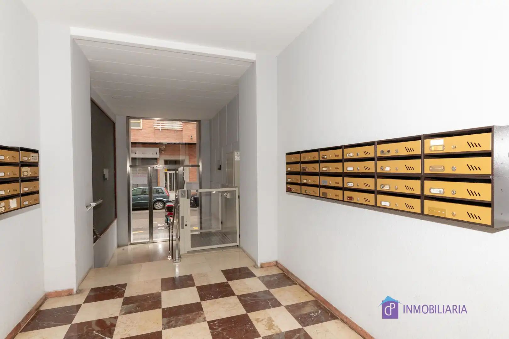 Flat for sale in Zaragoza  with Air Conditioner, Heating and Oven
