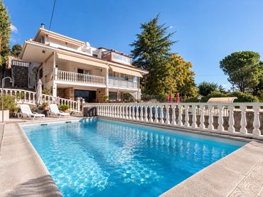 Doppelhaushälfte mit Pool zum Verkauf in Calle de Vázquez Díaz