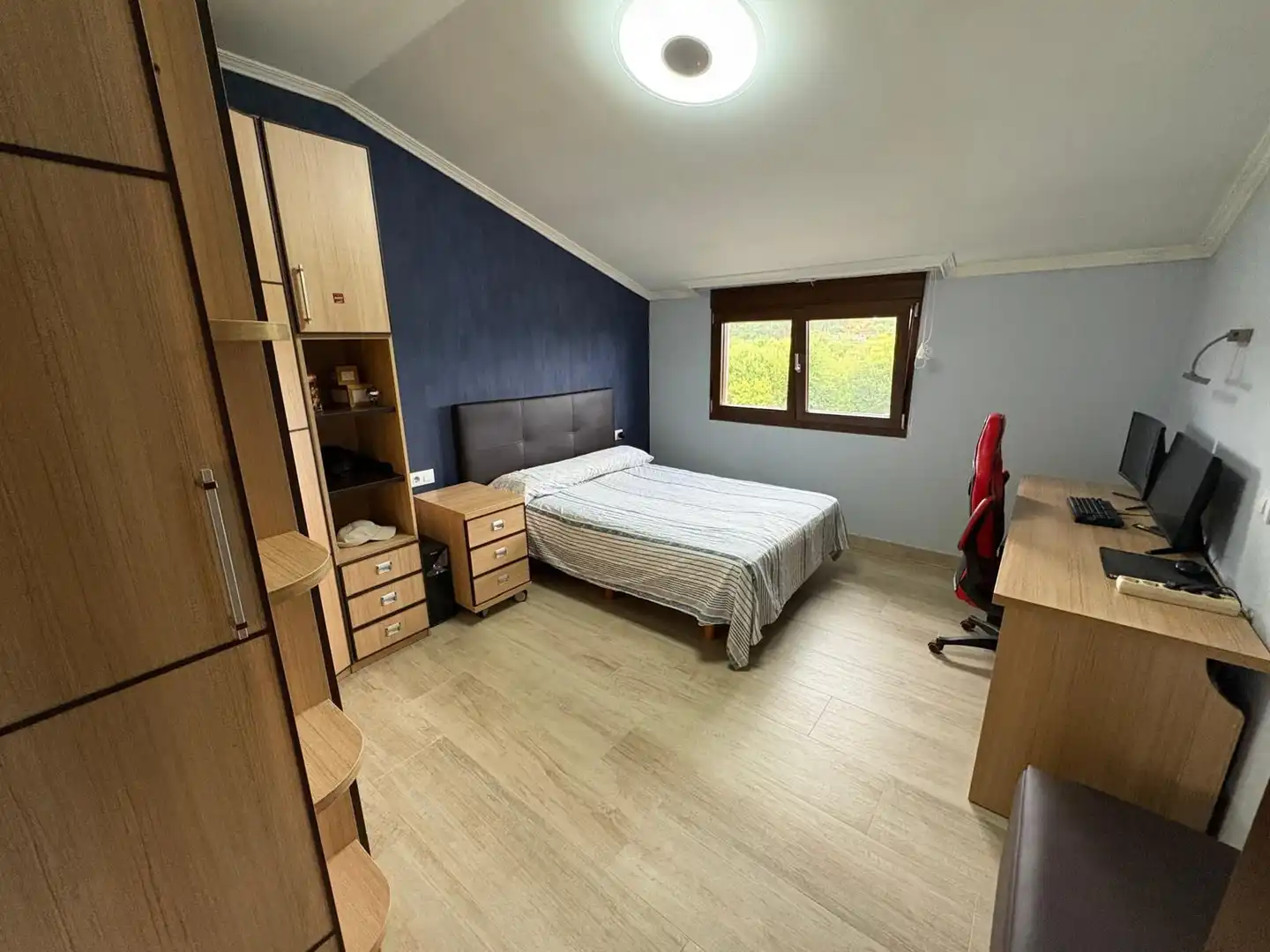 Dormitori de Casa o xalet en venda en Cangas  amb Jardí privat i Terrassa