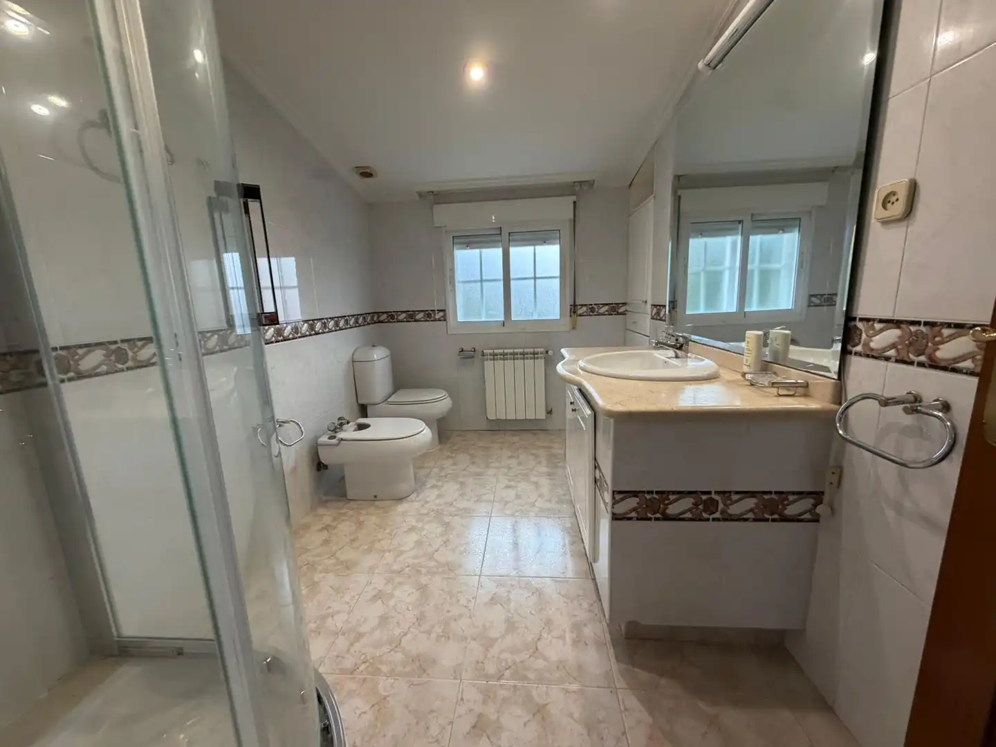 Bany de Casa o xalet en venda en Poio amb Calefacció, Parquet i Terrassa