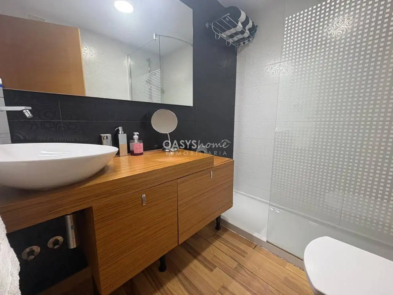 Baño de Piso en venta en La Manga del Mar Menor con Terraza, Amueblado y Piscina comunitaria
