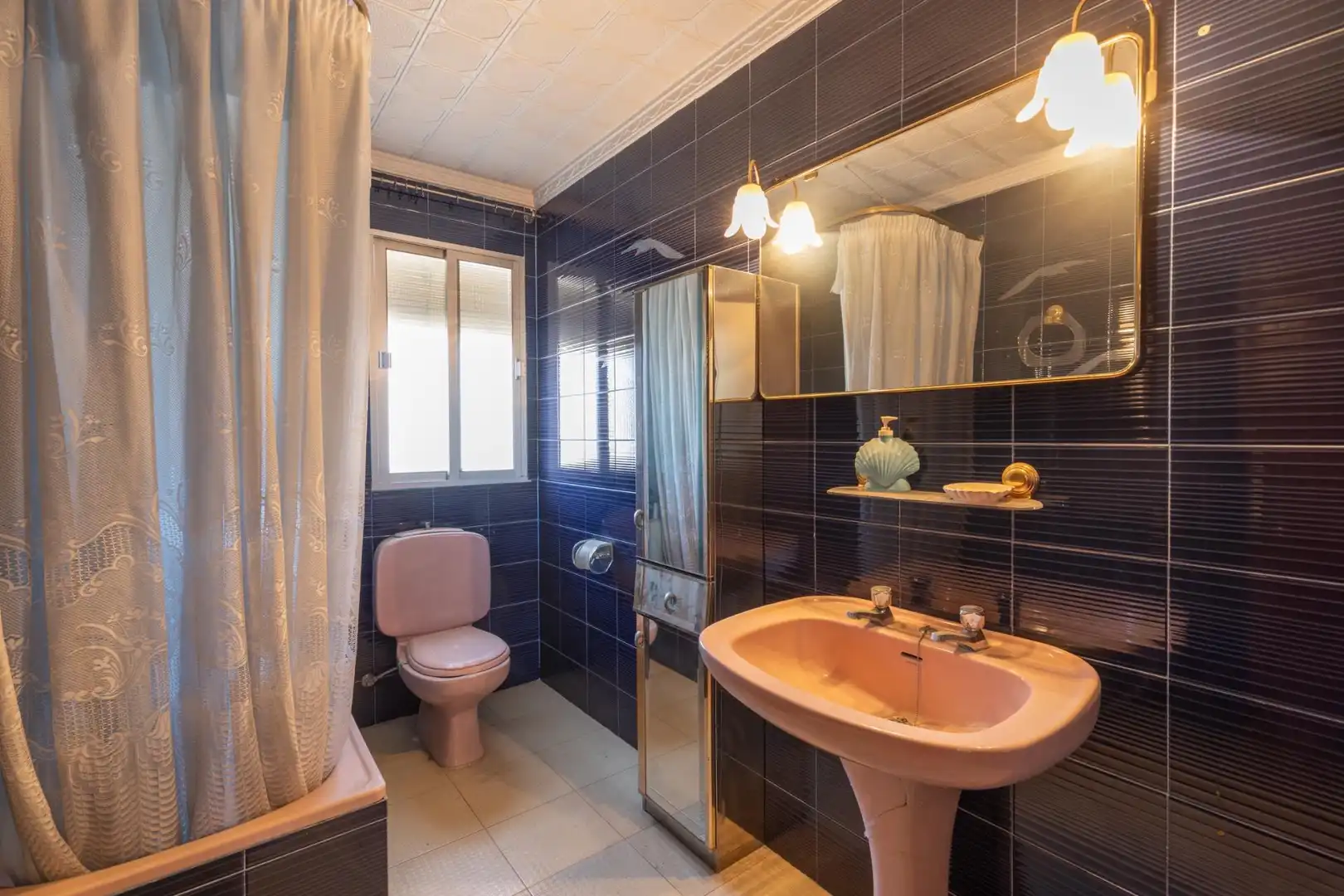 Bathroom of Buildings for sale in La Zubia