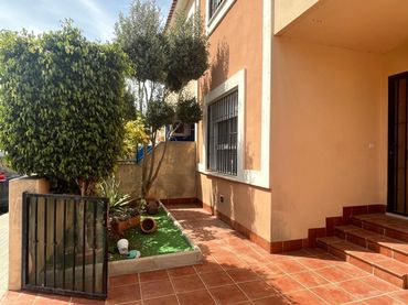Adosado con jardín en venta en Santiago de la Ribera