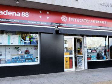 Locale commerciale in vendita a Este - Alcosa- Torreblanca