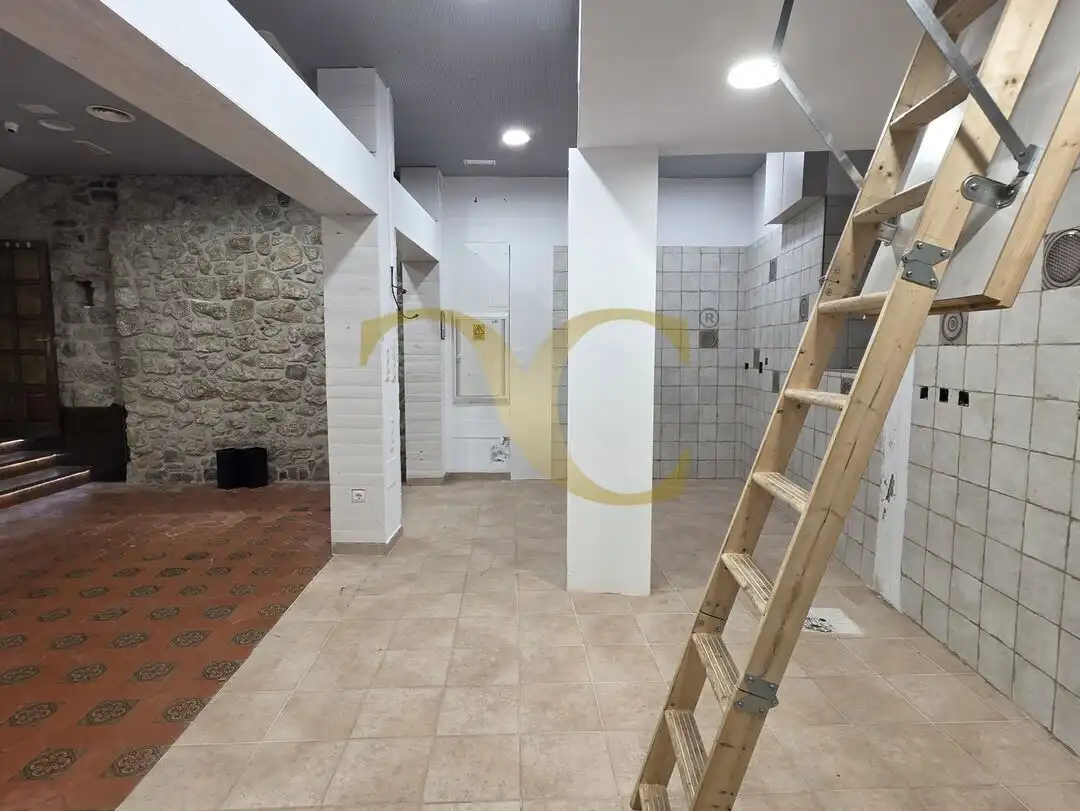 Commercial properties for rent in Llanes  with Air Conditioner
