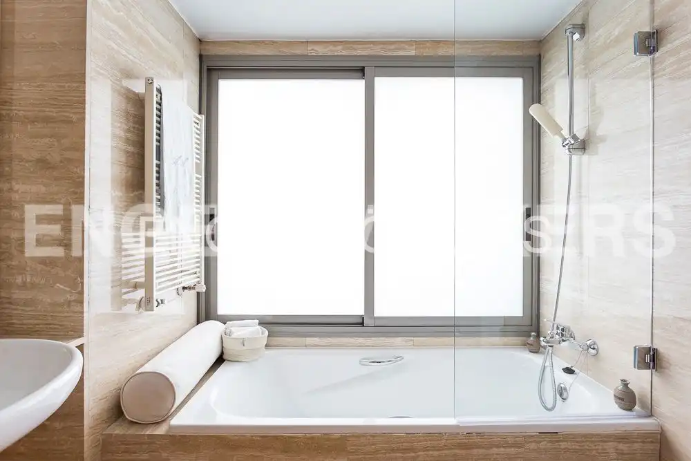 Bany de Casa o xalet en venda en Madrid amb Aire condicionat, Calefacció i Terrassa