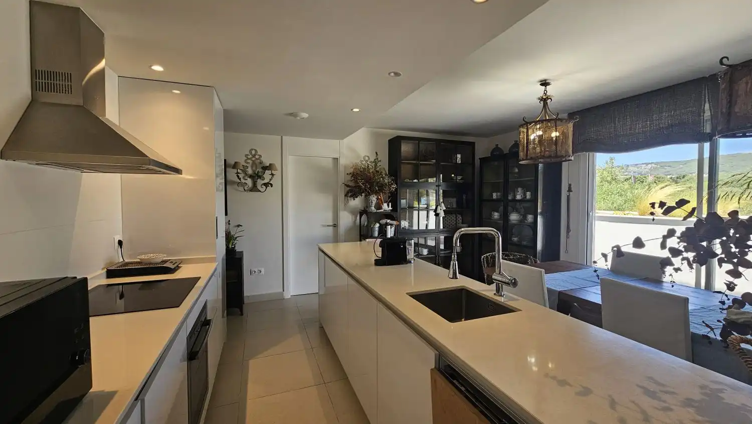 Cuina de Apartament de lloguer en Sotogrande amb Aire condicionat, Calefacció i Terrassa
