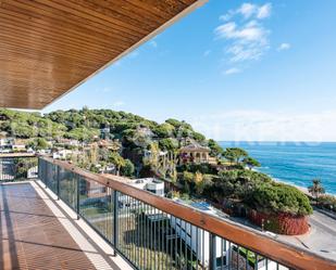 Vista exterior de Apartament en venda en Sant Pol de Mar amb Aire condicionat, Terrassa i Piscina