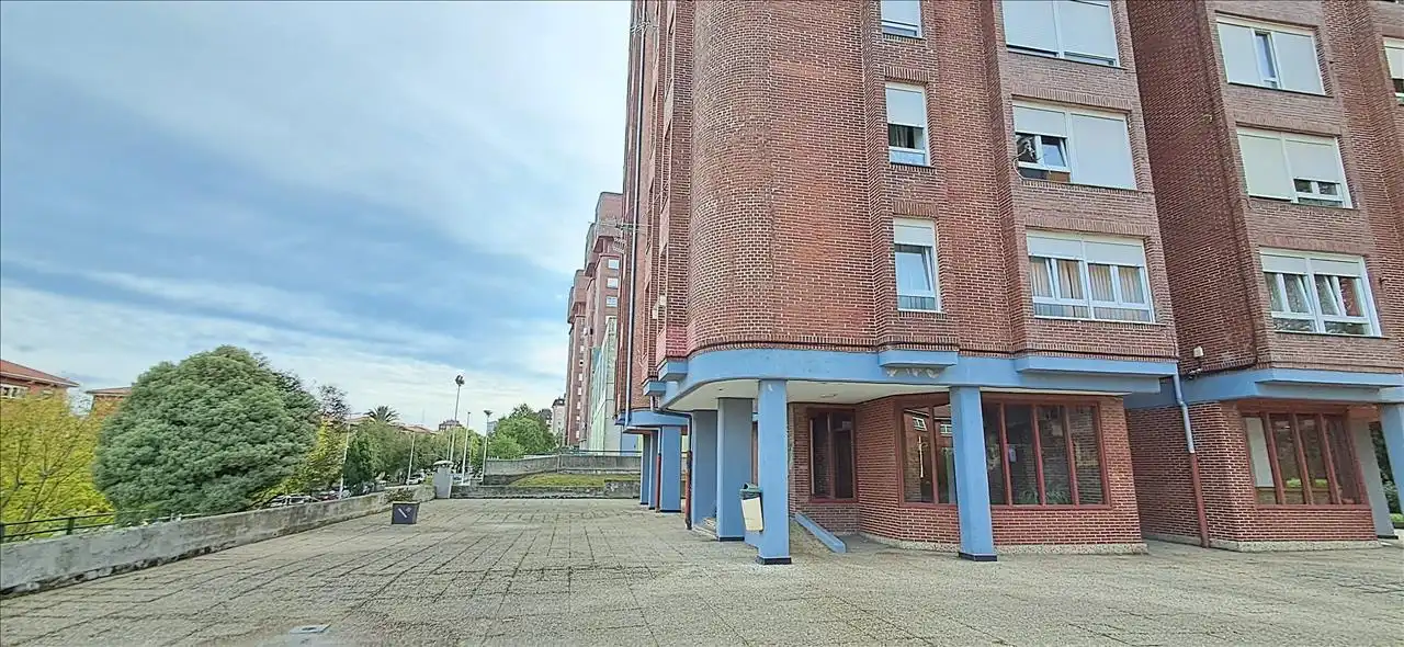 Vista exterior de Piso en venta en Santander