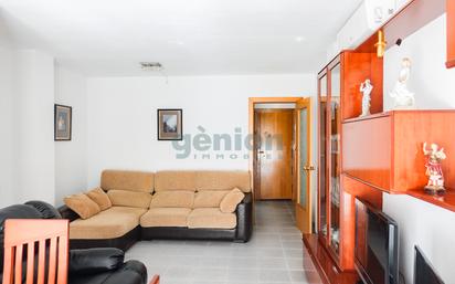 Living room of Flat for sale in Girona Capital  with Air Conditioner, Heating and Terrace