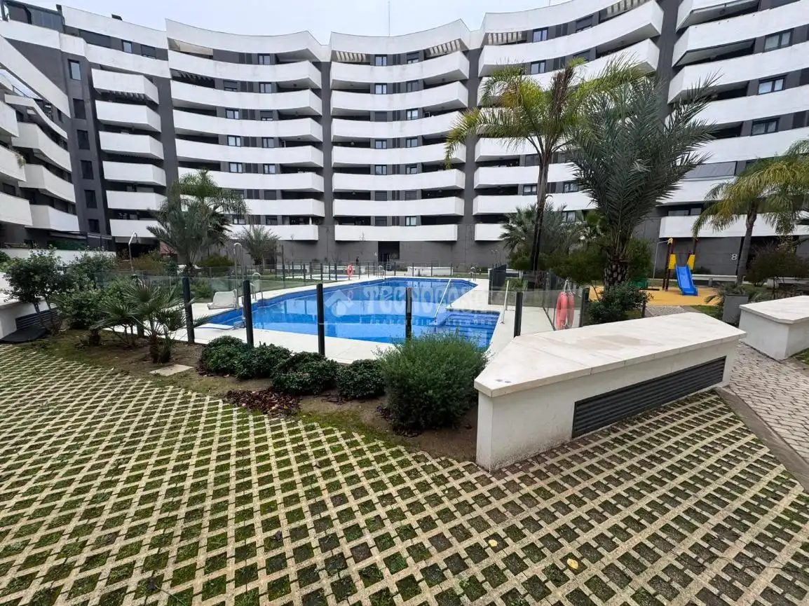 Piscina de Pis en venda en Sevilla amb Terrassa i Piscina comunitària