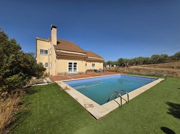 Villa con piscina in vendita a Miralvalle - Av. Virgen del Puerto - La Data
