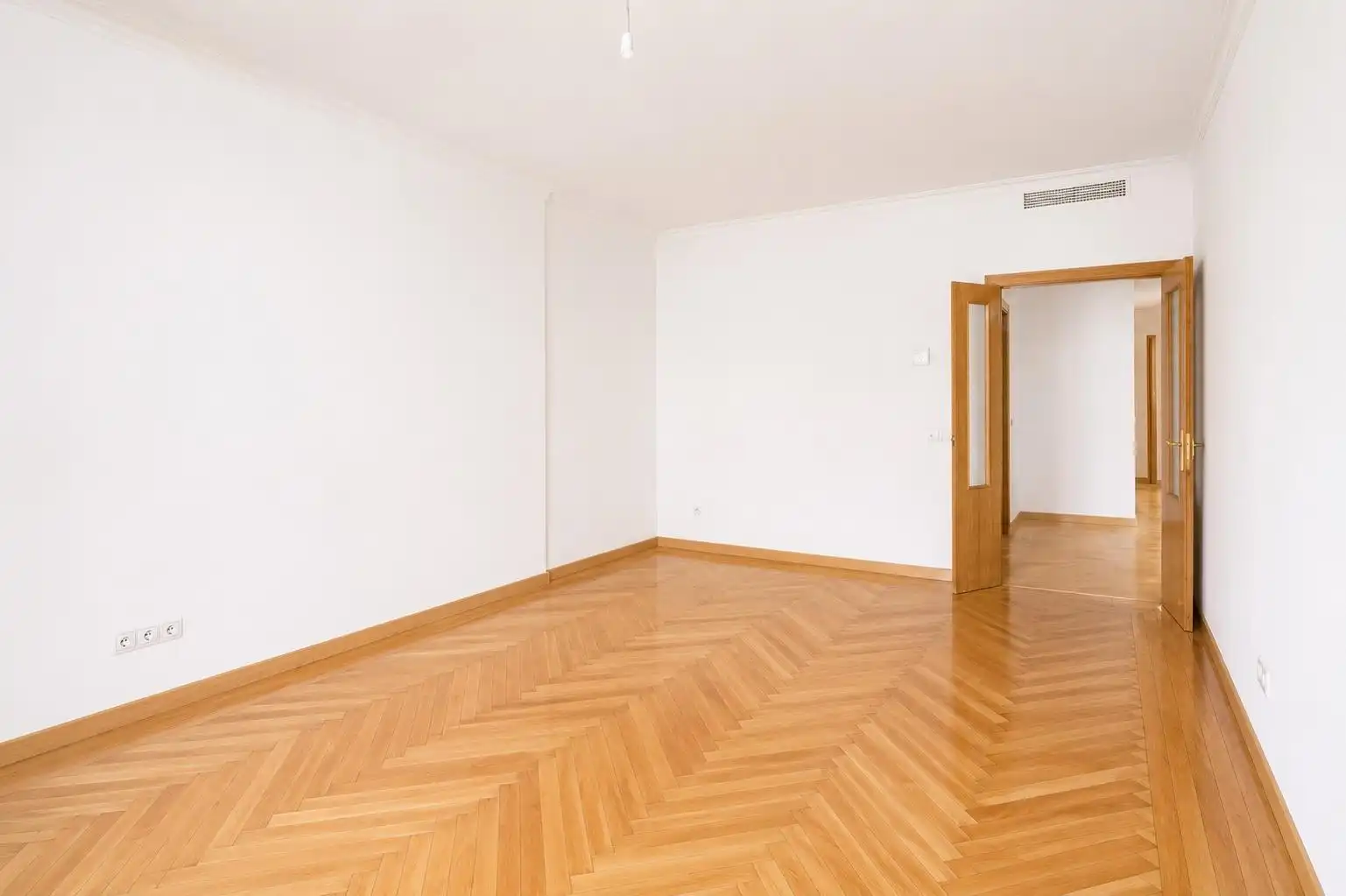Bedroom of Flat for rent in Madrid  with Air Conditioner, Heating and Parquet flooring