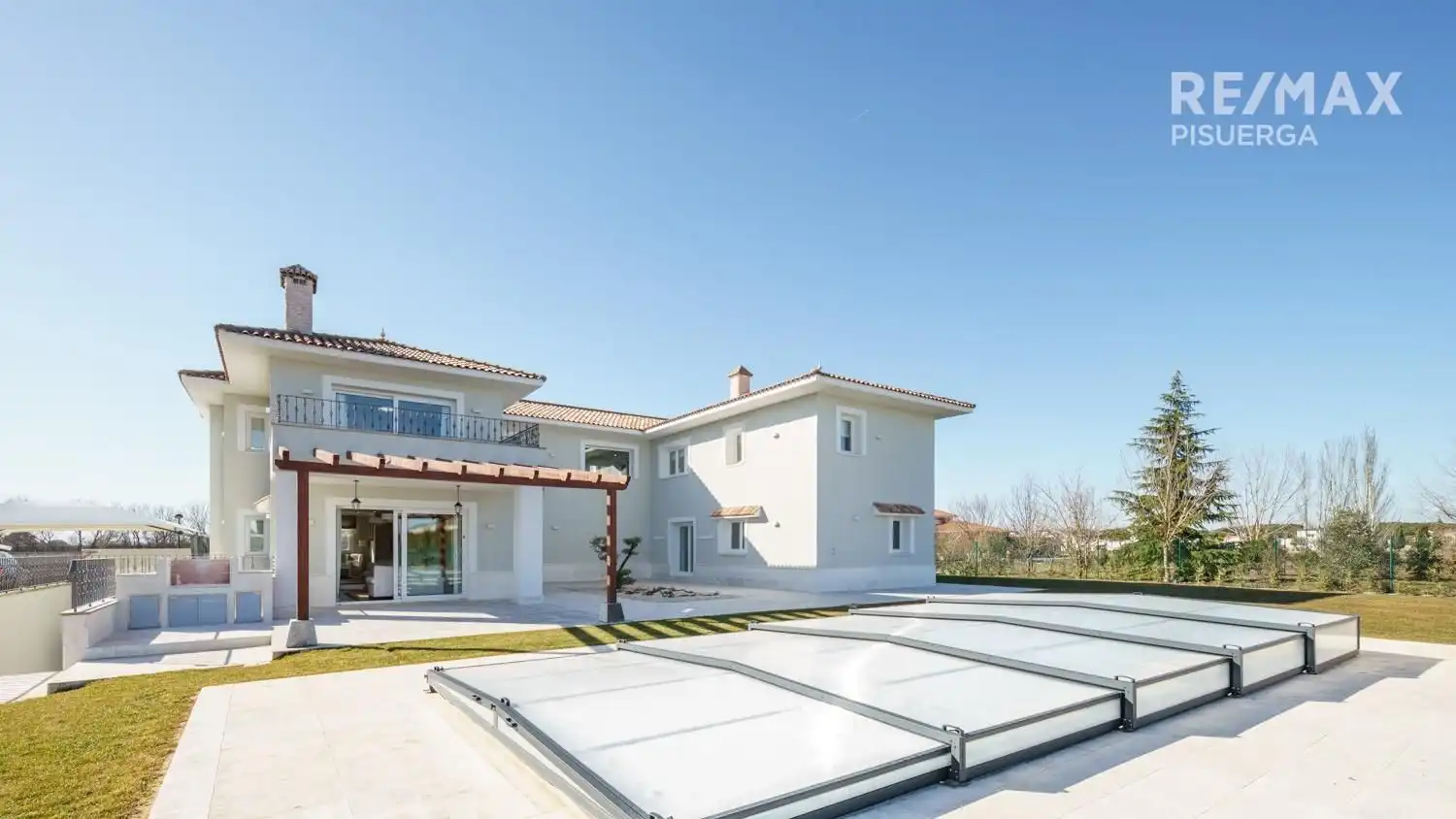 Vista exterior de Casa o xalet en venda en Laguna de Duero amb Calefacció, Jardí privat i Terrassa