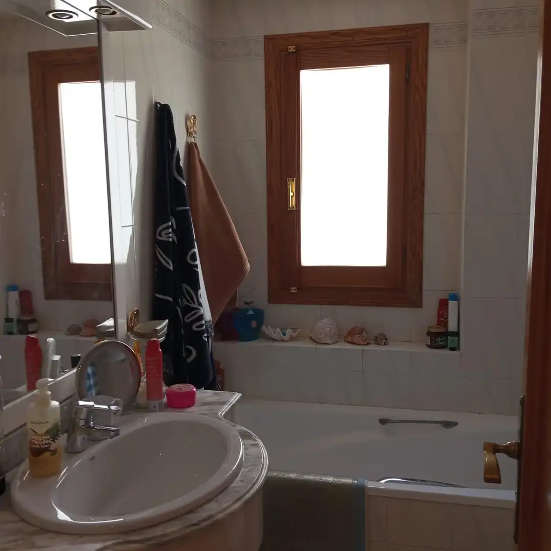 Baño de Piso en venta en Cullera con Jardín privado, Terraza y Amueblado