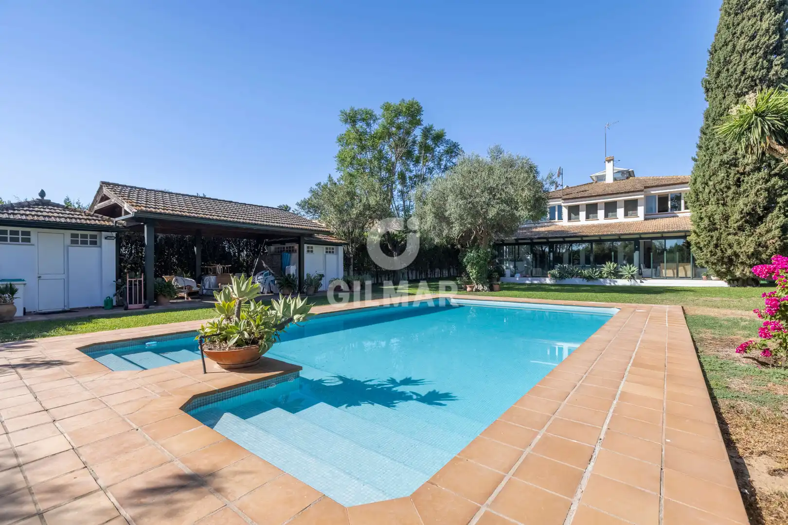 Jardí de Casa o xalet en venda en Tomares amb Calefacció, Jardí privat i Piscina