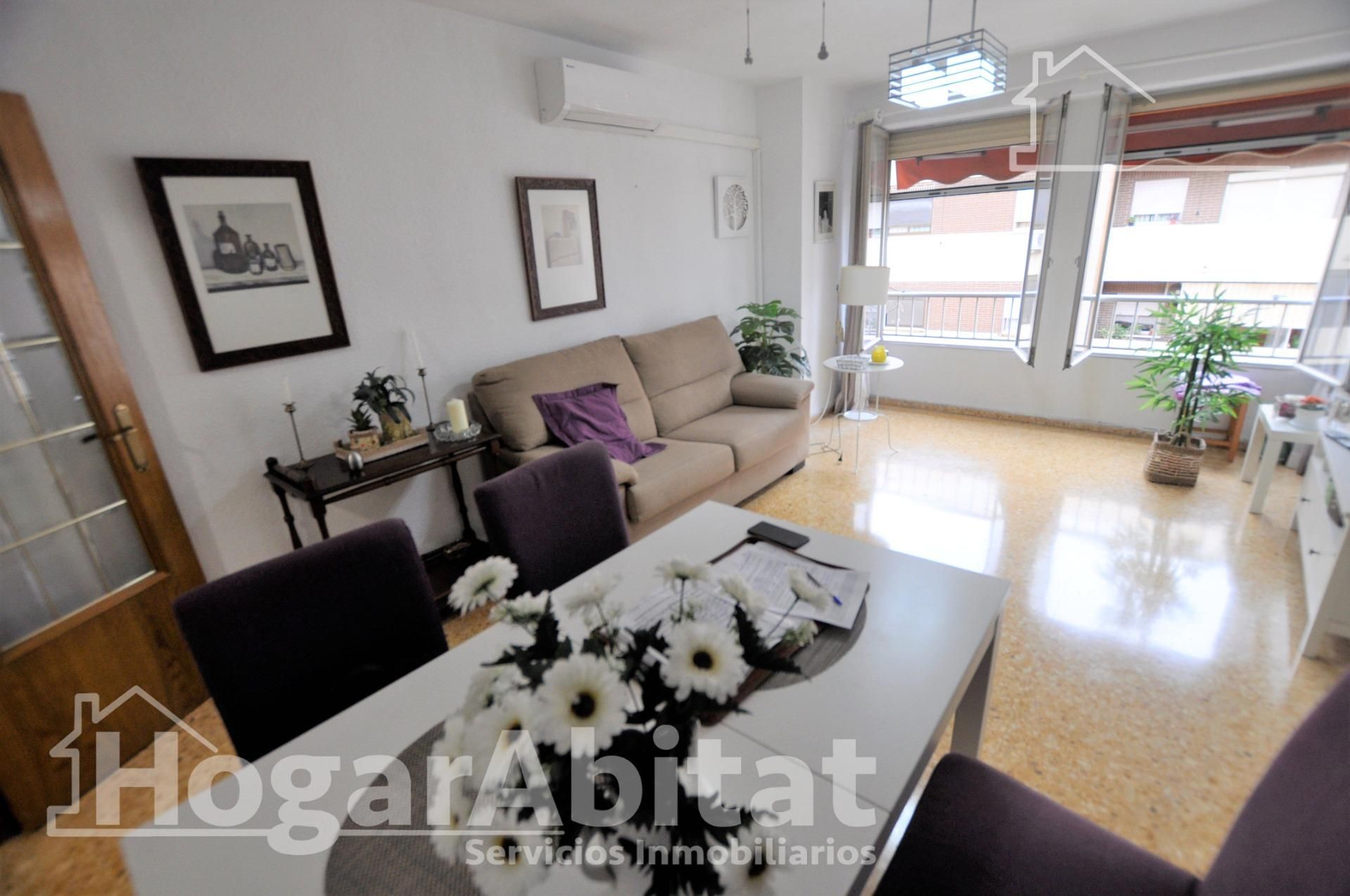 Living room of Flat for sale in  Valencia Capital