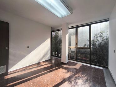 Oficina amb ascensor de lloguer a Carrer d'Aragó 141
