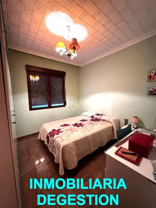 Habitación de Casa adosada en venta en Linares con Aire acondicionado, Jardín privado y Terraza