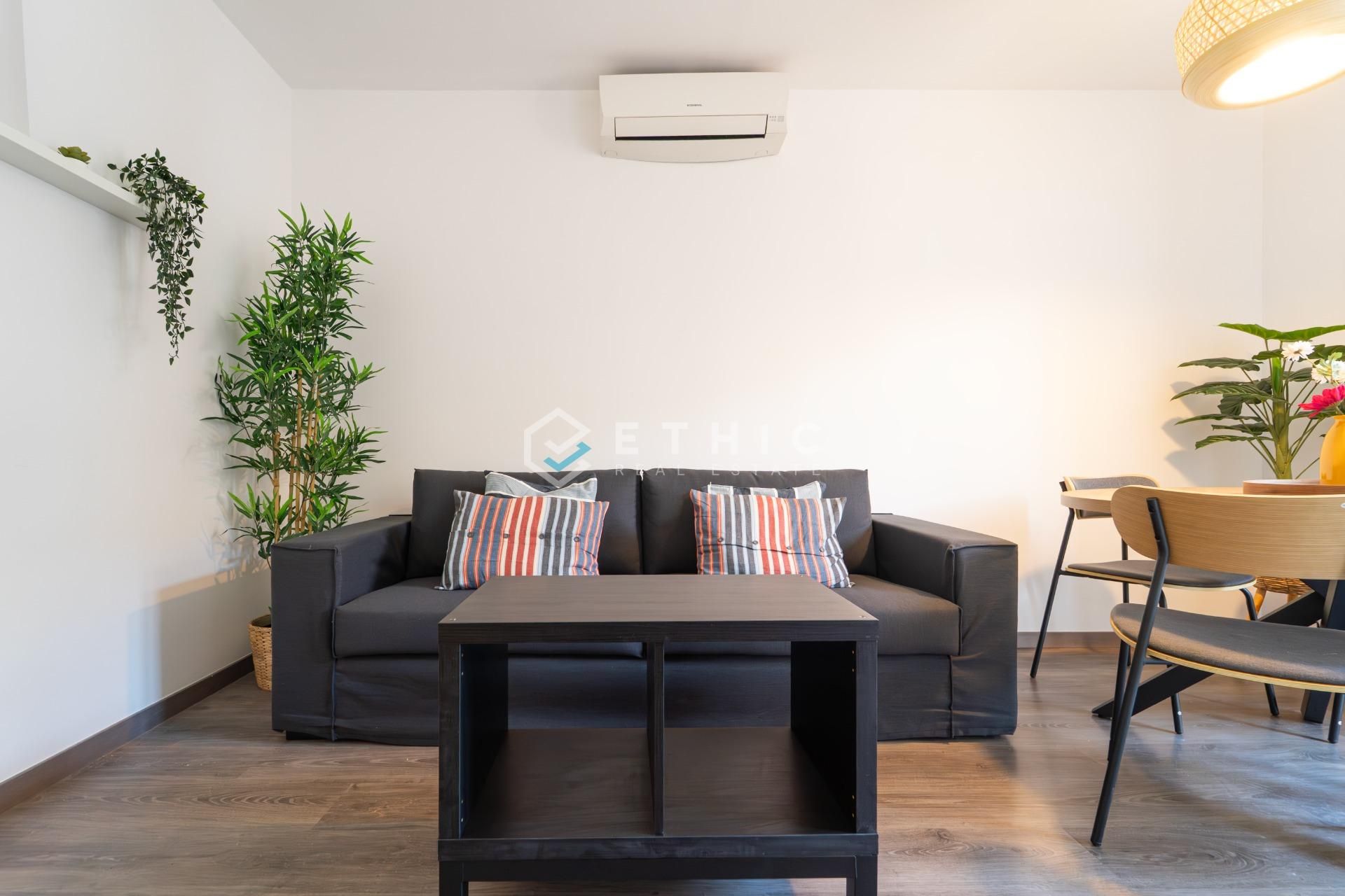 Living room of Flat for sale in  Barcelona Capital  with Air Conditioner, Terrace and Balcony