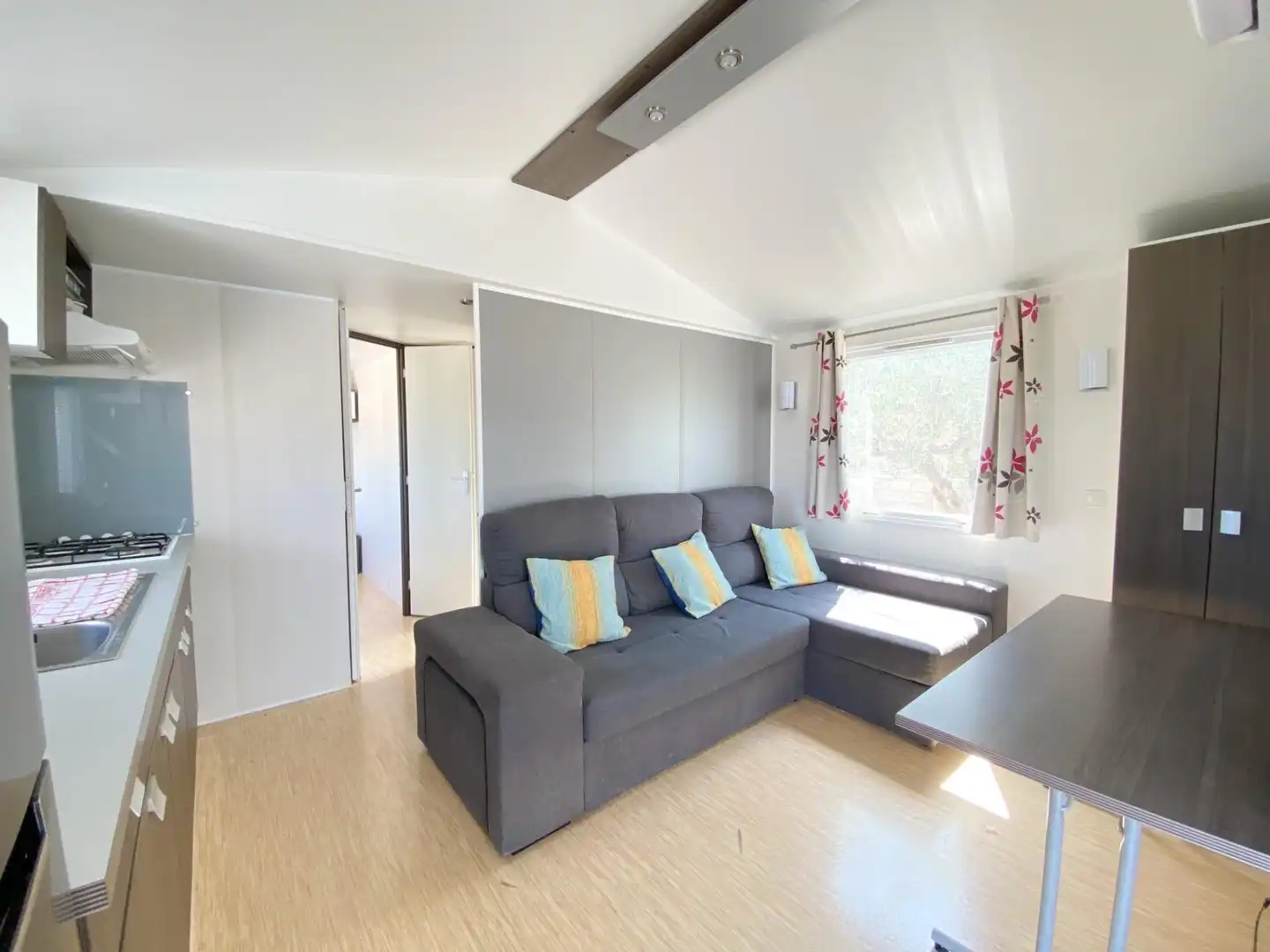 Sala d'estar de Finca rústica de lloguer en El Campello amb Aire condicionat, Jardí privat i Moblat