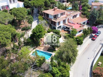 Vista exterior de Casa o xalet en venda en Cabrils amb Terrassa i Piscina