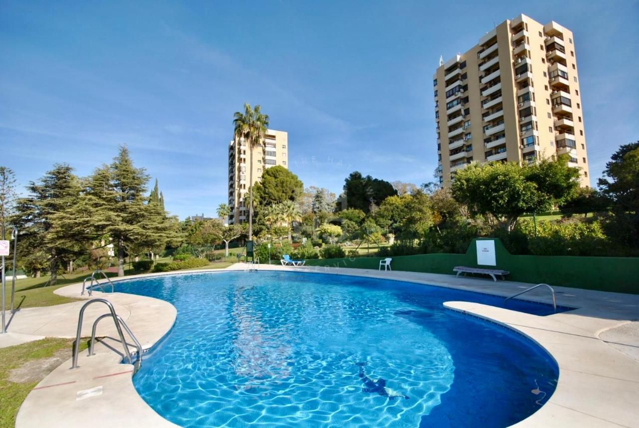 Piscina de Estudi en venda en Marbella amb Terrassa i Piscina comunitària