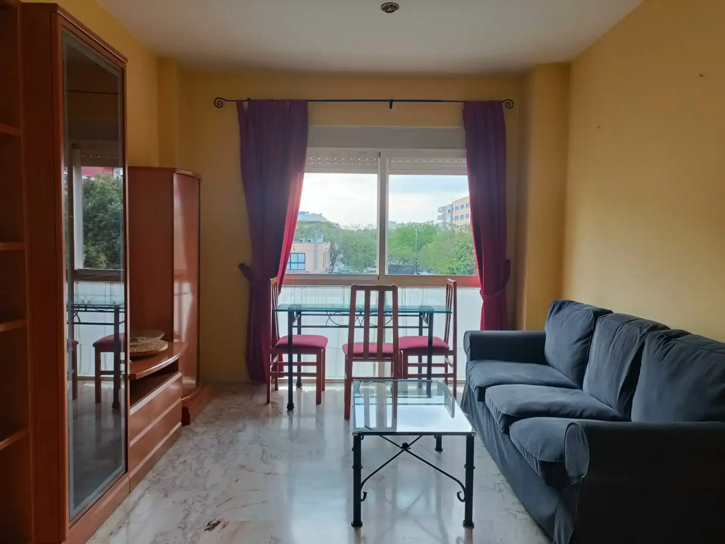 Sala de estar de Apartamento de alquiler en Sevilla con Aire acondicionado, Calefacción y Jardín privado