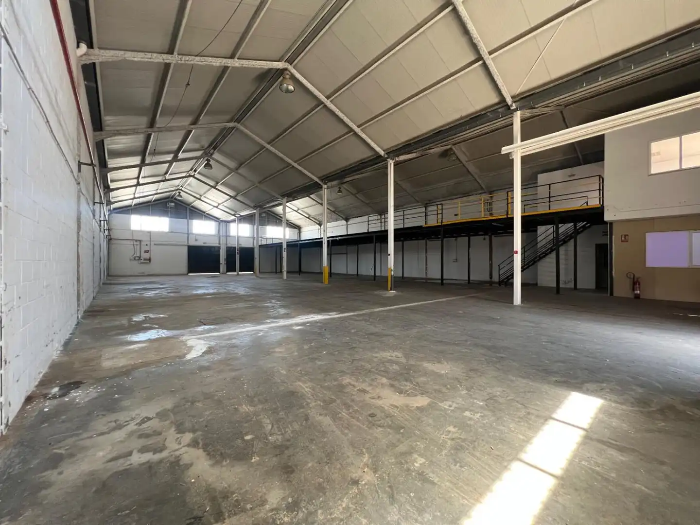 Nave industrial en venta en Utrera